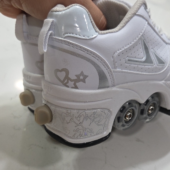 White Roller Skate Sneakers Sz3.5 New Without Tag Or Box - Picture 9 of 13